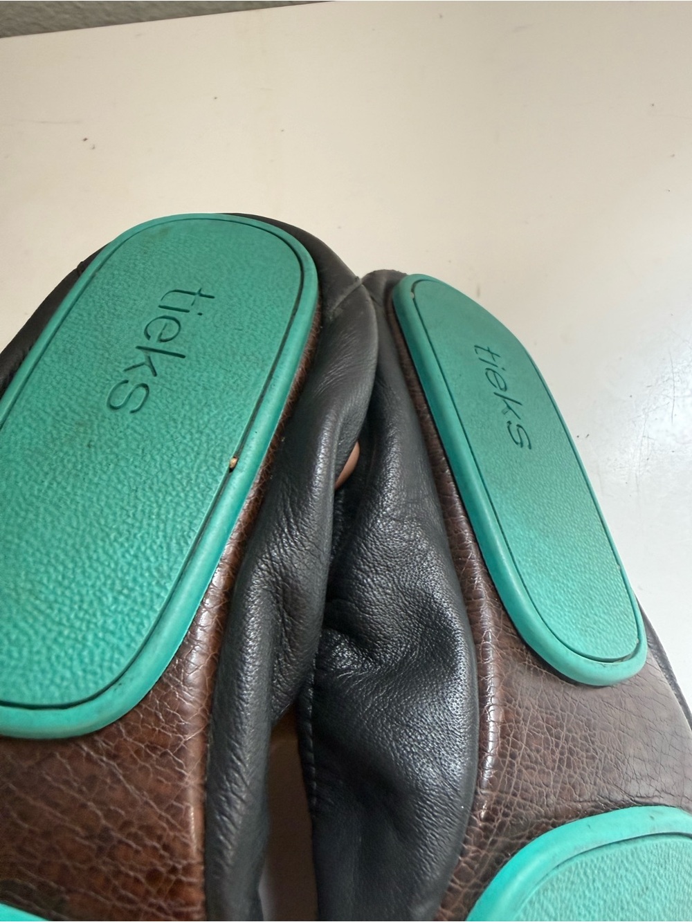 Tieks by gavrieli size 9  Black Leather Ballet Flats with Teal-Trim Sole - Picture 8 of 9